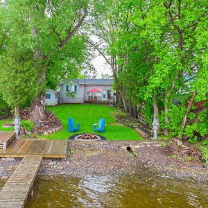 Great Sunset Waterfront Cottage. Deseronto Exterior photo