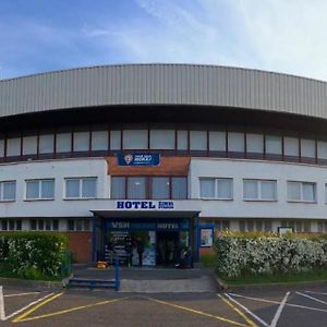 Hotel A Ubytovna Zimni Stadion Slany Exterior photo