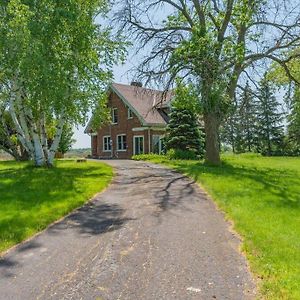 Luxury Hillside Farmhouse On The Bay Of Quinte Villa Belleville Exterior photo