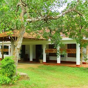 Kandy Little White House Hotel Exterior photo