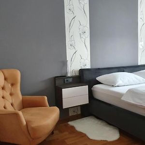 Osijek Space Centar - Self Check In, Free Private Parking 0-24 Apartment Exterior photo