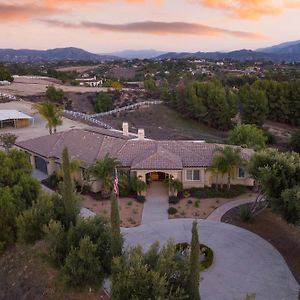 Bear Bridge By Avantstay Hilltop Haven In Temecula W Views Putting Green Hot Tub Exterior photo