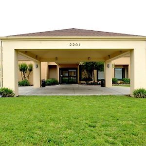 Courtyard By Marriott Dallas-Fort Worth/Bedford Hotel Exterior photo