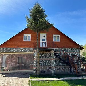 Shtepi Druri Arber Bed & Breakfast Voskopoje Exterior photo