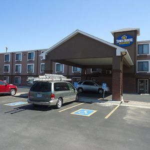 Townhouse Extended Stay Hotel Downtown Lincoln Exterior photo