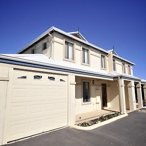 Palm Beach Manor Villa Rockingham Exterior photo