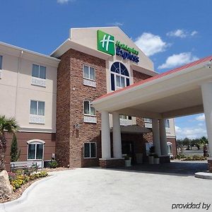 Holiday Inn Express Kenedy, An Ihg Hotel Exterior photo