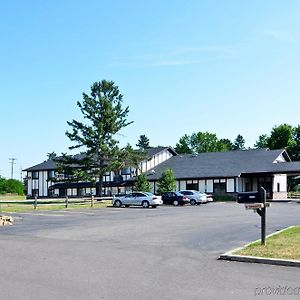 Amerivu Inn And Suites - Hayward Exterior photo