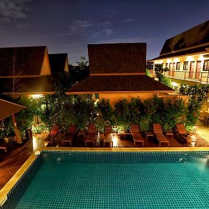 Ploykhumthong Boutique Resort Bangkok Exterior photo