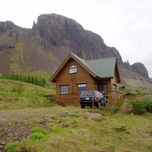 Vindheimar Cottage - Great View - Hot Tub Skeljabrekka Room photo