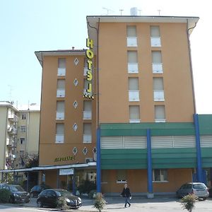 Confidence Hotel Europa Cento  Exterior photo