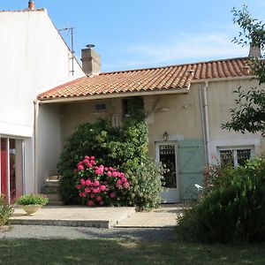 L'Aubinoise Bed & Breakfast Saint-Aubin-la-Plaine Exterior photo