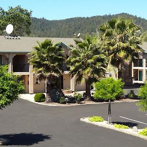 Cloverdale Wine Country Inn & Suites Exterior photo