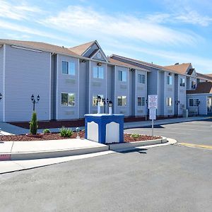 Quality Inn & Suites Near Nas Fallon Exterior photo