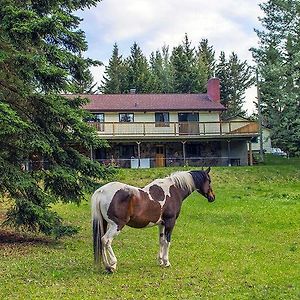 The Cozy Cubbyhole B&B 100 Mile House Exterior photo