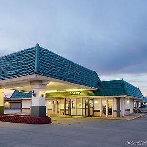 Econo Lodge Mcpherson Exterior photo