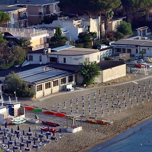 Il Gabbiano Hotel Staletti Exterior photo