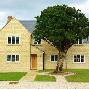 Coombe Cottage Sutton Green Exterior photo