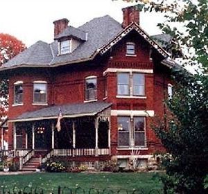 Squiers Manor B&B Maquoketa Exterior photo