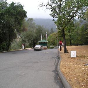 Russian River Camping Resort One-Bedroom Cabin 2 Cloverdale Exterior photo