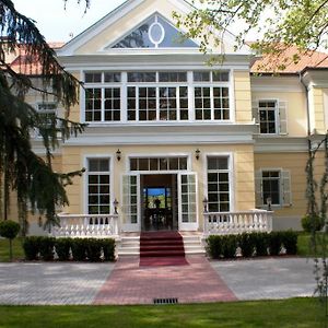 Chateau Visz Hotel Exterior photo