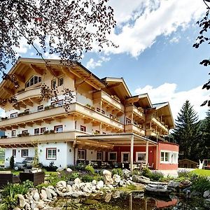 Hotel Grundlhof Bramberg am Wildkogel Exterior photo