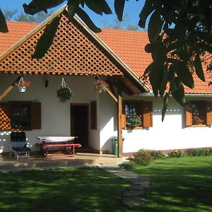 Vendegmarasztalo Porta Hotel Szalafo Exterior photo