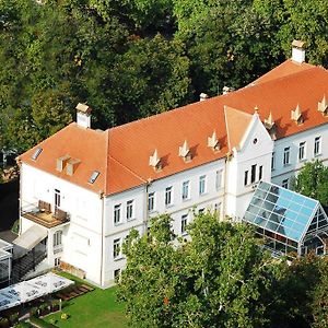 Park Hotel Pelikan Szombathely Exterior photo