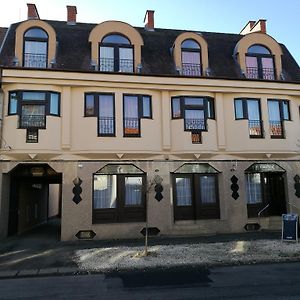 Matyas Szallas Hotel Szombathely Exterior photo