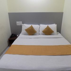 Maha Residency Bed & Breakfast Mumbai Exterior photo