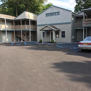 Town House Inn Oneonta Exterior photo