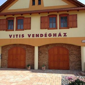 Vitis Vendeghaz Hotel Becsehely Exterior photo