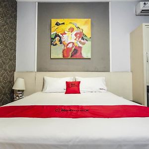 Reddoorz Near Ciputra World Hotel Surabaya Exterior photo