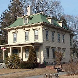 Pillsbury House Bed & Breakfast Hotel Woonsocket Exterior photo