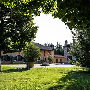 Relais Cascina Scottina Guest House Cadeo Exterior photo