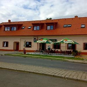 Penzion U Hladu Hotel Ulice Exterior photo