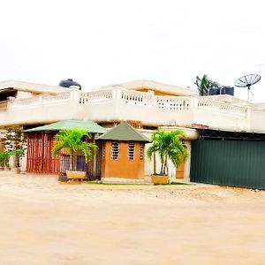 Residences La Fourmi Lome Exterior photo