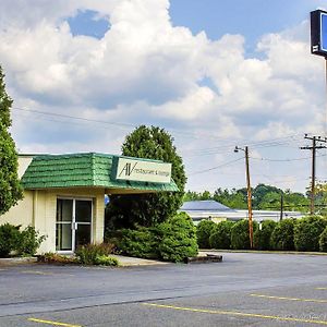 Rodeway Inn Moosic - Scranton Exterior photo