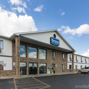 Travelodge By Wyndham Spearfish Exterior photo