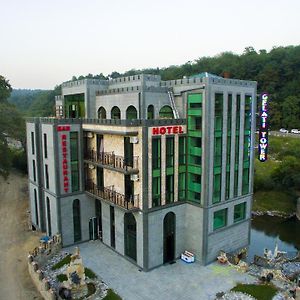 Gelati Tower Hotel Exterior photo