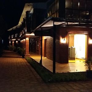 Hotel On The Rocks Mahabaleshwar Exterior photo