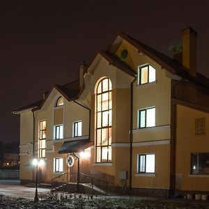 Alekselena Hotel Malekhuv Exterior photo