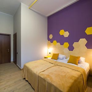 Hotel Bee Station Kyiv Exterior photo