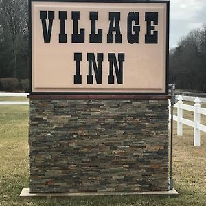 Village Inn Lovingston Exterior photo