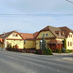 Berki Vendeglo Es Hotel Kormend Exterior photo