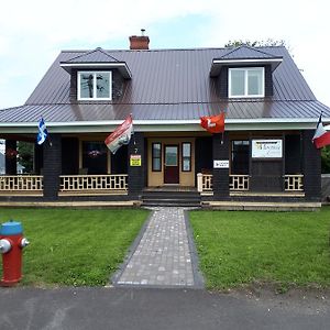 Dans Les Draps De Morphee Bed & Breakfast Campbellton Exterior photo