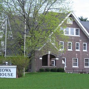 Iowa House Hotel Ames Exterior photo