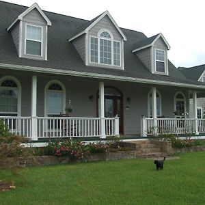 Honey Farm Bed & Breakfast Hotel Katy Exterior photo