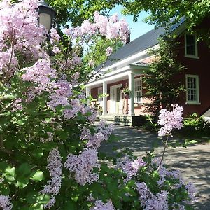 Le Passe-Partout Bed & Breakfast Cowansville Exterior photo