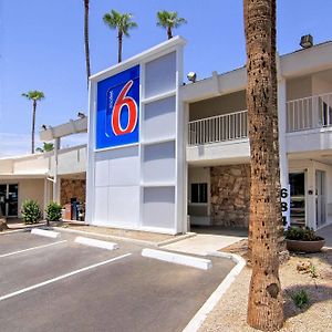 Motel 6 Old Town Scottsdale Fashion Square Exterior photo